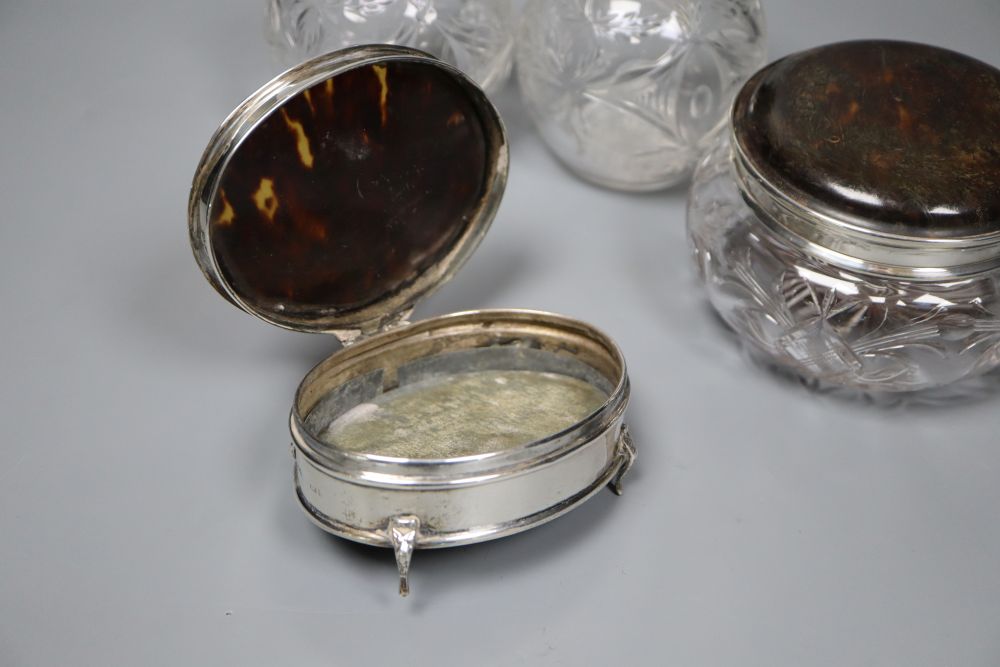 Eight assorted silver and tortoiseshell items including trinket box, scent bottles, timepiece and desk clip etc (a.f.).